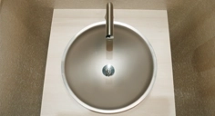 Discover the designer RAVA stainless steel basin in this video. RAVA combines several advantages: it is durable, hygienic and recyclable.